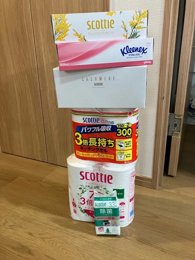 日本製紙の株主優待。スコッティのティッシュ3箱、キッチンタオル、トイレットペーパー、除菌ウェットティッシュの詰め合わせ